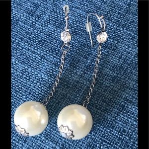 Pearl drop earrings